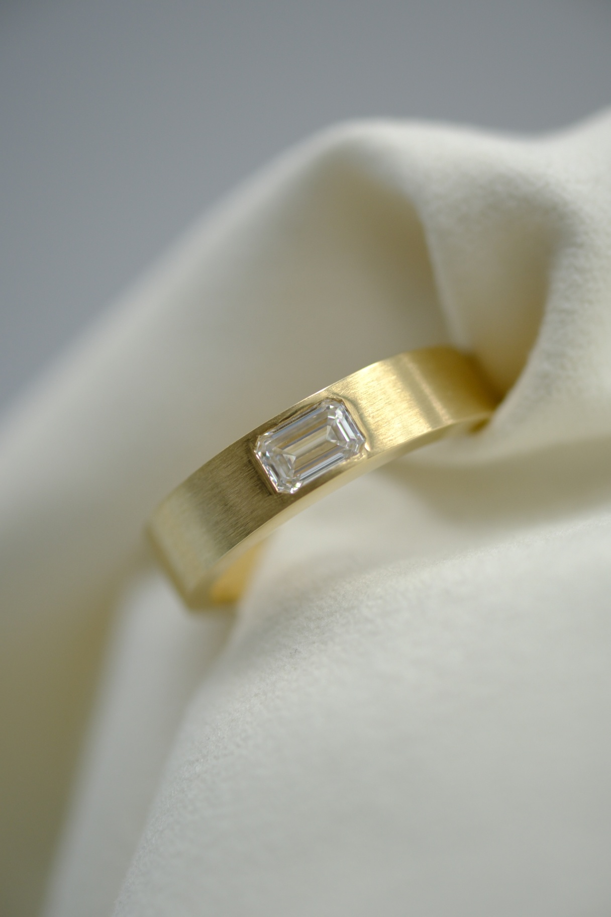Emerald-cut flush band, brushed gold